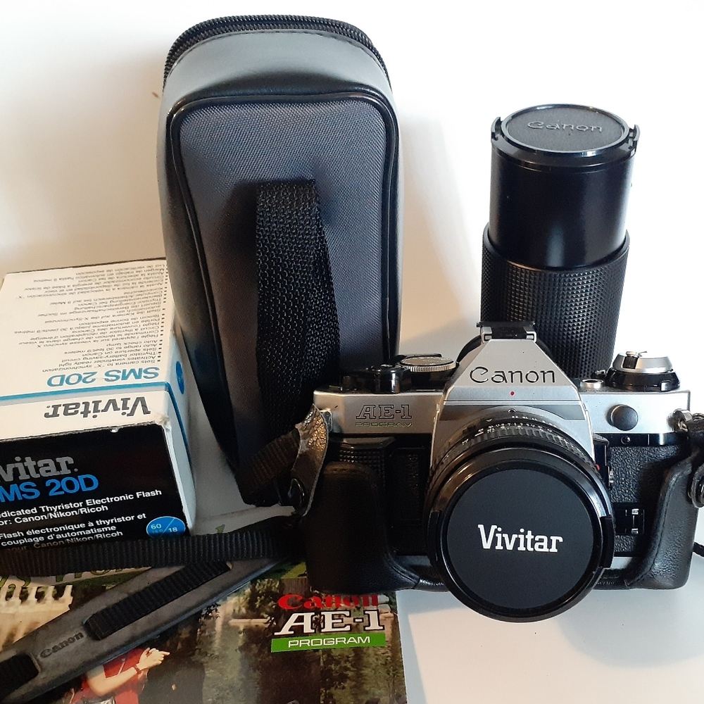 CANON AE-1 PROGRAM KIT WITH VINTAGE CASE